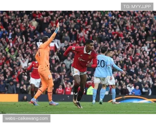 曼联高位压迫触发点清晰 前场三人同步施压截断转换通道